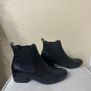 Steve Madden Pointed Toe  Black Booties